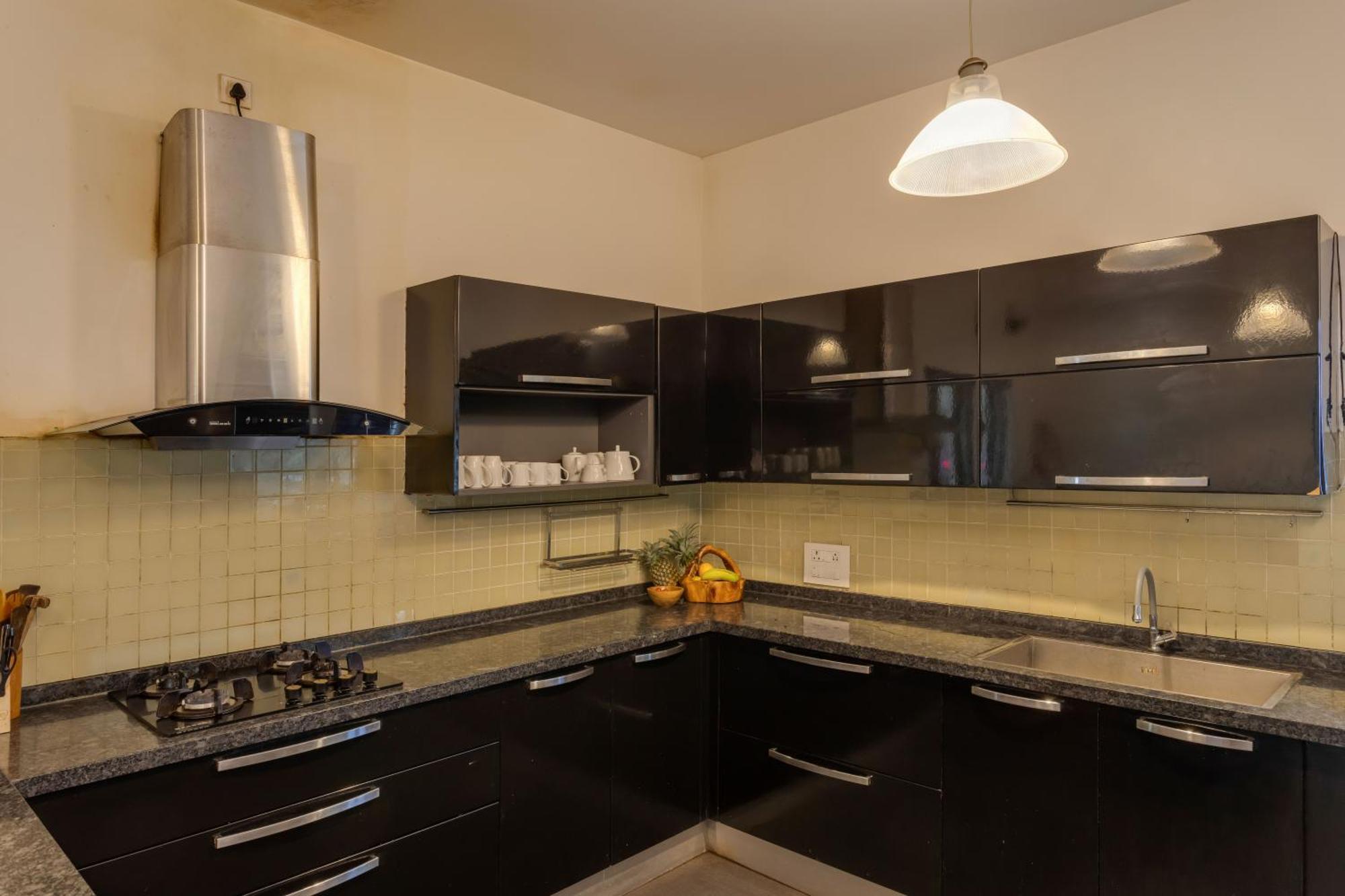 One - 5br With Private Pool & Outdoor Deck In North Goa