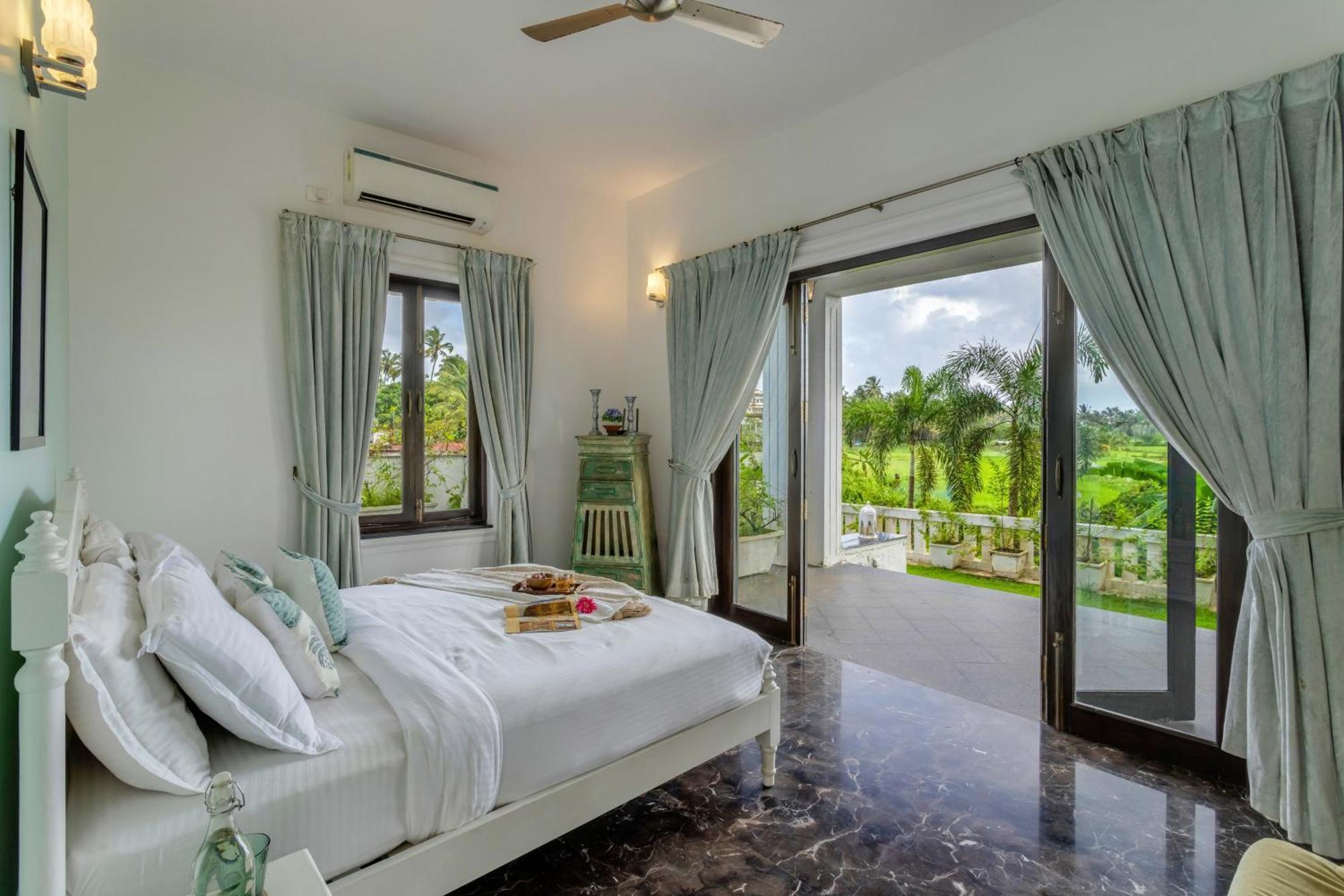Villa One - 5br With Private Pool & Outdoor Deck In North Goa *